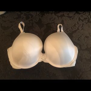 NWOT Victoria’s Secret T-shirt Bra 34DDD